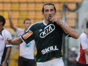 Palmeiras faz 3 a 0 no Ituano e revive sabor da liderança